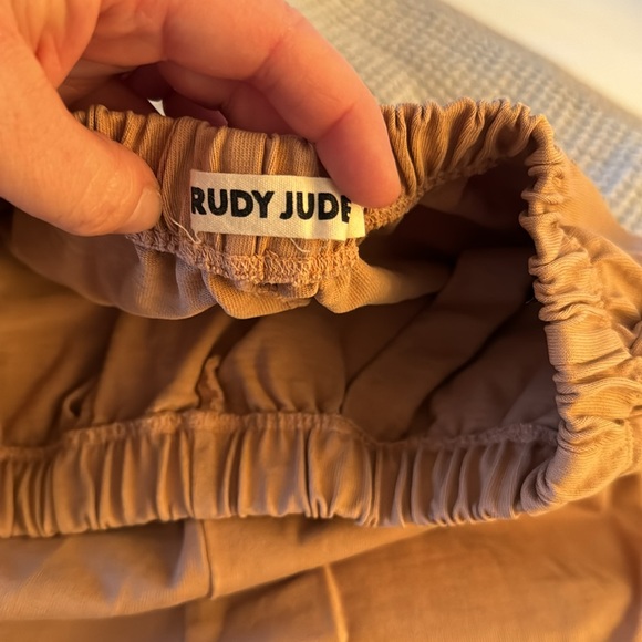 Rudy Jude Gardener Sweats in Gold - Picture 4 of 5